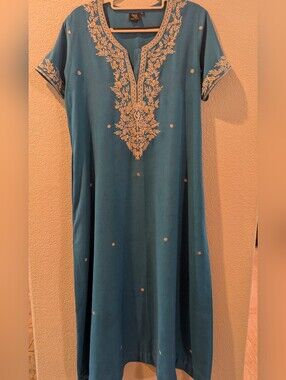 Gypsy Rose Stitch Crafts Embroidered Caftan Dress Size 36 Blue Boho Maxi Pocket